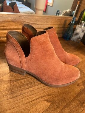 Sorel Women's Suede Ankle Booties in Rust size 8